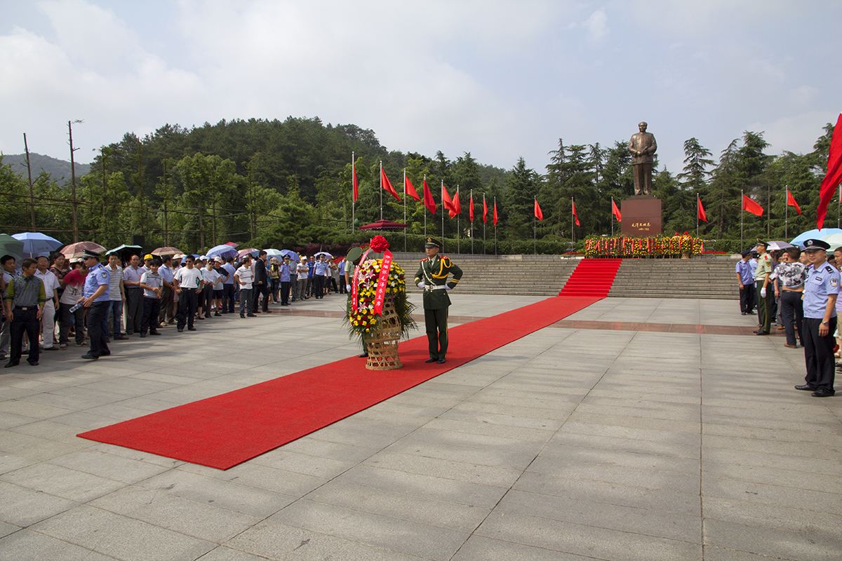 毛澤東銅像廣場(chǎng)